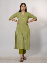 Barkha Hand Block Printed Striped Straight Fit Kurta Embellished With Thread Embroidery