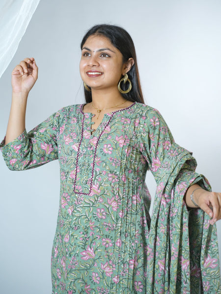 Sanganeri Hand Block Printed Pleated Kurta With Dupatta