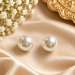 Classic pearl stud earrings