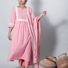 Naira Cut Straight Fit Kurta Dupatta Set With Lace Details
