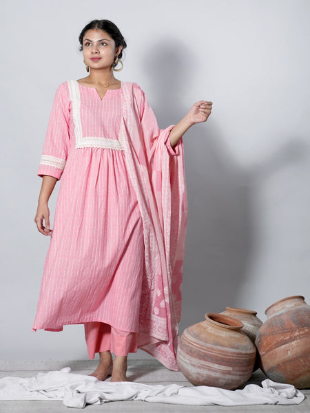 Naira Cut Straight Fit Kurta Dupatta Set With Lace Details