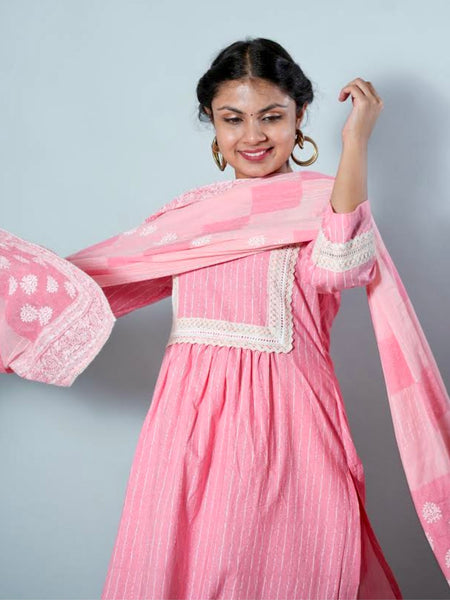 Naira Cut Straight Fit Kurta Dupatta Set With Lace Details